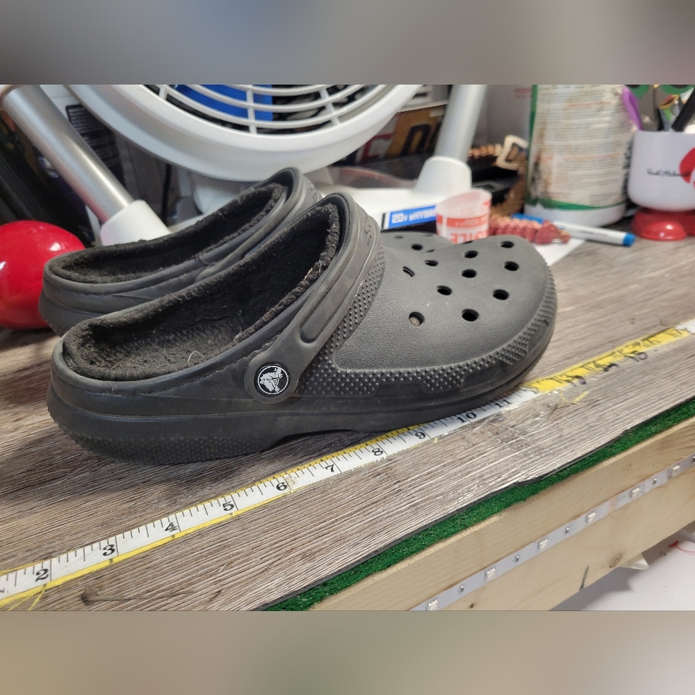Crocs Black Lined Slip On Shoes Mens Size 9 Womans 11
